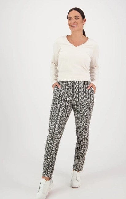 Vassalli Womens Skinny Leg Ankle Grazer Printed Pant with Elastic Back Waist