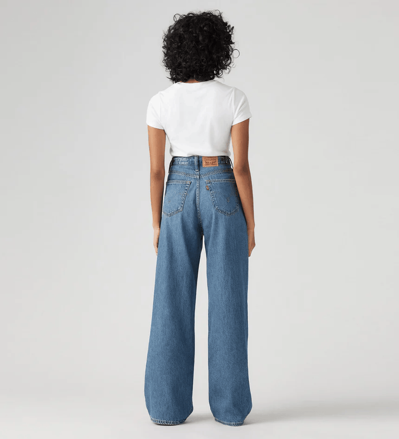 Load image into Gallery viewer, Levi's Women's Cinch Baggy Jeans - Chasing Dreams
