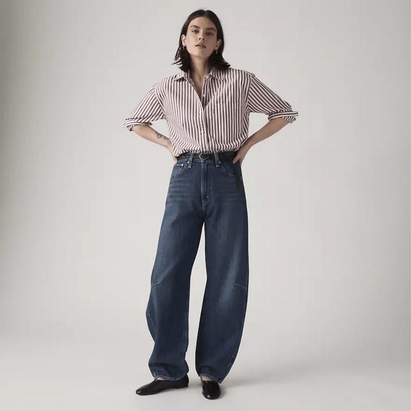 Load image into Gallery viewer, Levi's Women's Cinch Barrell Jeans
