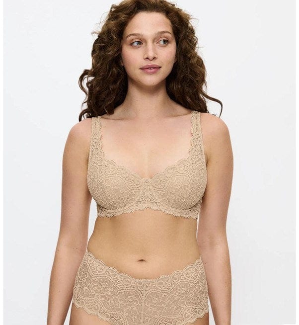 Load image into Gallery viewer, Triumph Amourette Padded Underwired Bra
