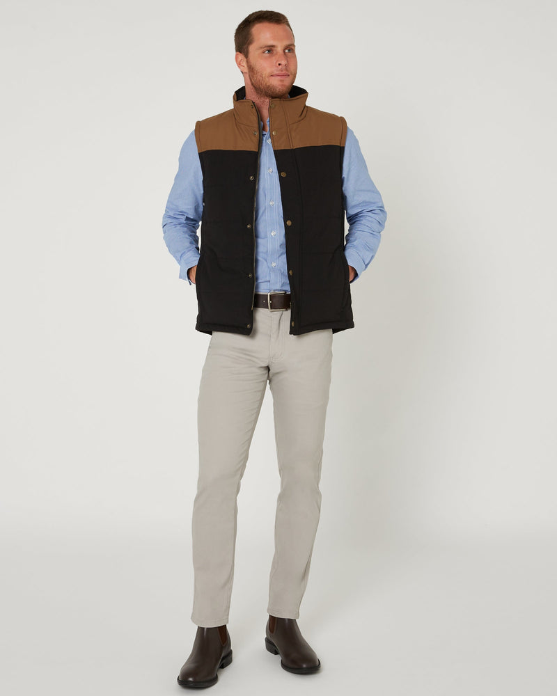Load image into Gallery viewer, Pilbara Collection Mens Two-Tone Vest - Black/Whisky
