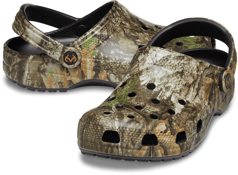 Load image into Gallery viewer, Crocs Realtree APX® Classic Clog
