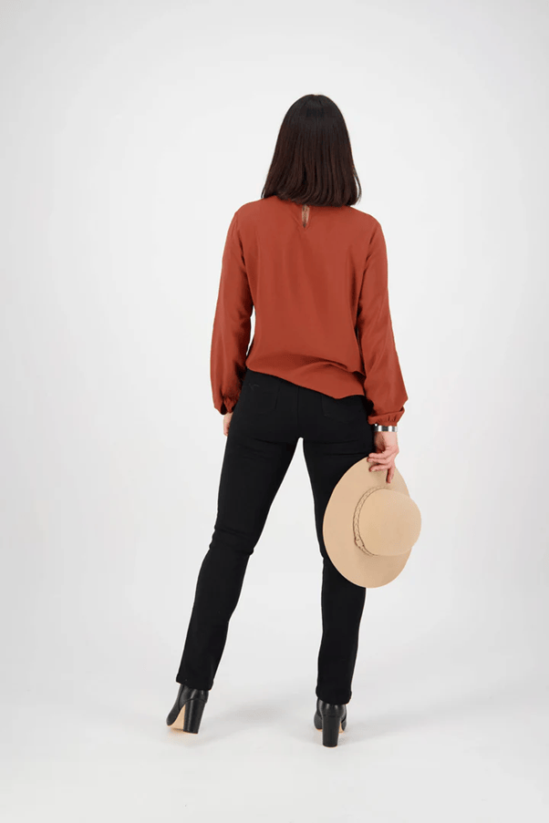 Load image into Gallery viewer, Vassali Bay Knit Pull On - Black
