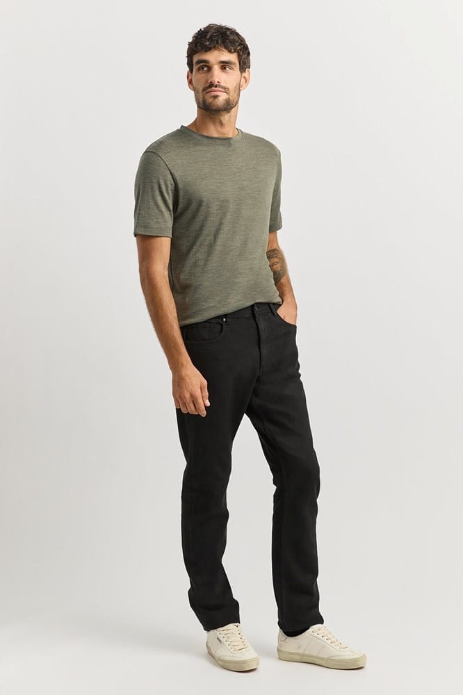 Load image into Gallery viewer, Toorallie Mens Regular Merino-Denim Jeans - Black
