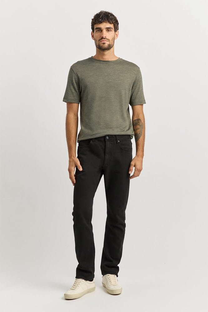 Load image into Gallery viewer, Toorallie Mens Regular Merino-Denim Jeans - Black
