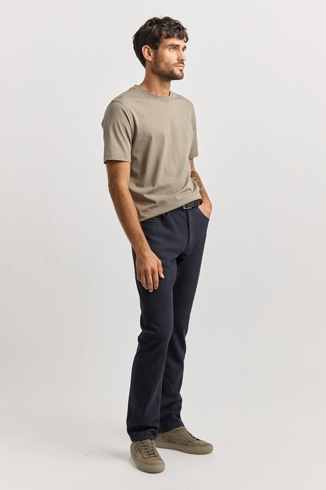 Load image into Gallery viewer, Toorallie Mens Regular Merino-Denim Jeans - Navy
