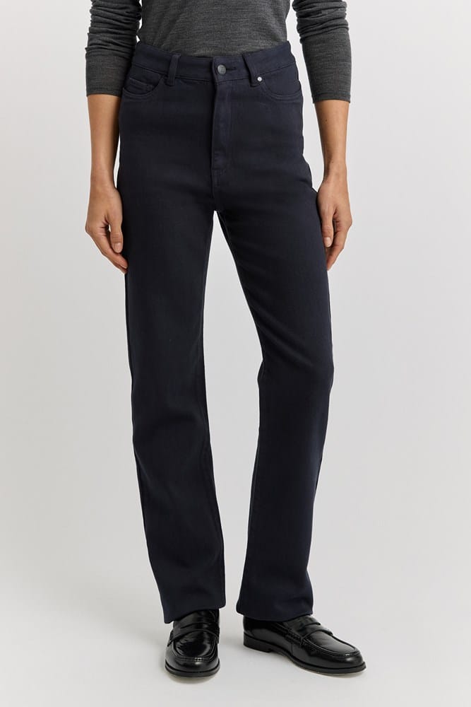 Load image into Gallery viewer, Toorallie Womens Straight Leg Merino-Denim Jean - Navy

