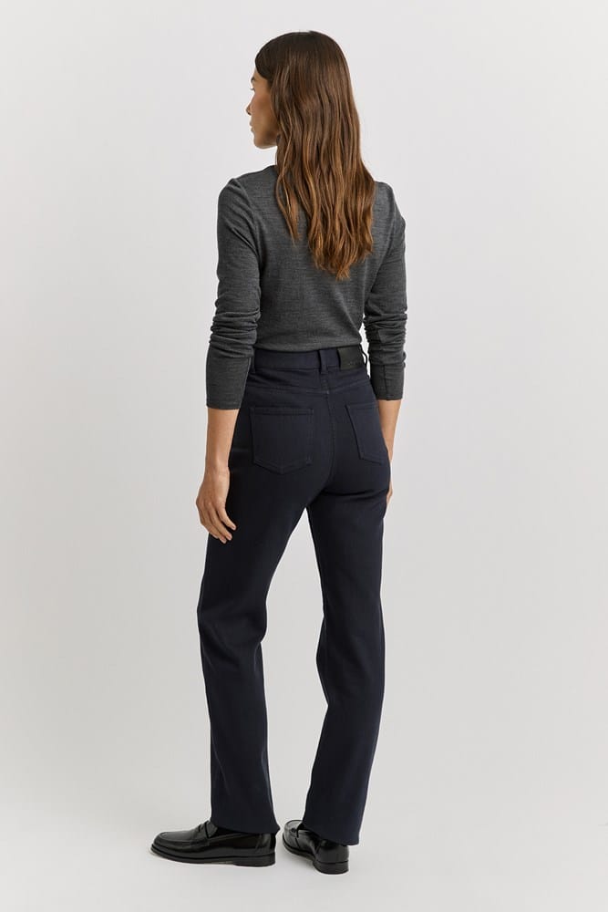 Load image into Gallery viewer, Toorallie Womens Straight Leg Merino-Denim Jean - Navy
