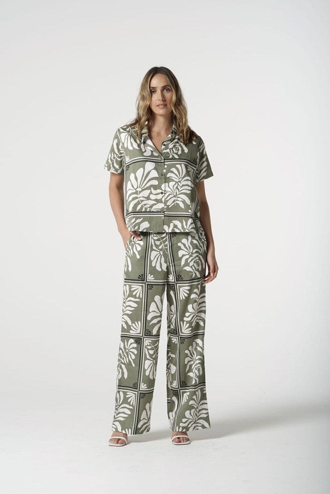Load image into Gallery viewer, Goondiwindi Cotton Womens Soft Button Through Blouse
