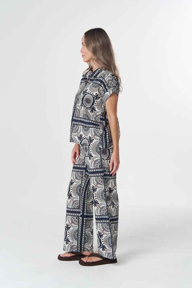 Load image into Gallery viewer, Goondiwindi Cotton Linen Cotton Shirt - Desert Palm Print
