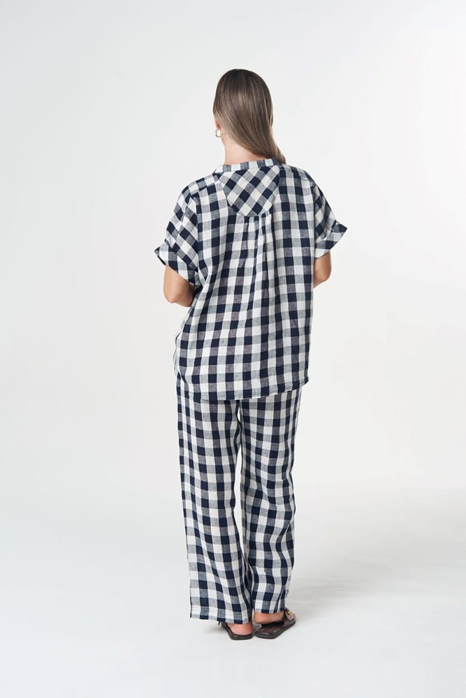 Load image into Gallery viewer, Goondiwindi Cotton Honey Linen Blouse - Dark Navy
