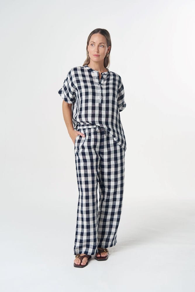 Load image into Gallery viewer, Goondiwindi Cotton Honey Linen Blouse - Dark Navy
