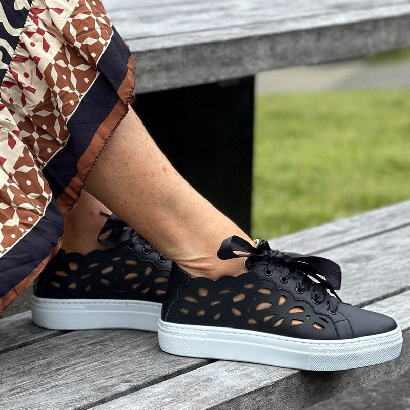 Load image into Gallery viewer, Wave Womens Leather Upper Black Shoes
