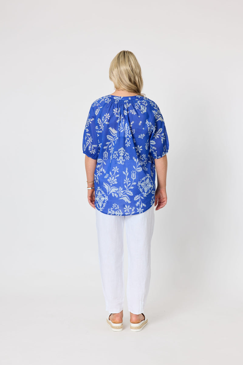 Load image into Gallery viewer, Gordon Smiths Womens Azure Garden Floral Print Top - Azure White
