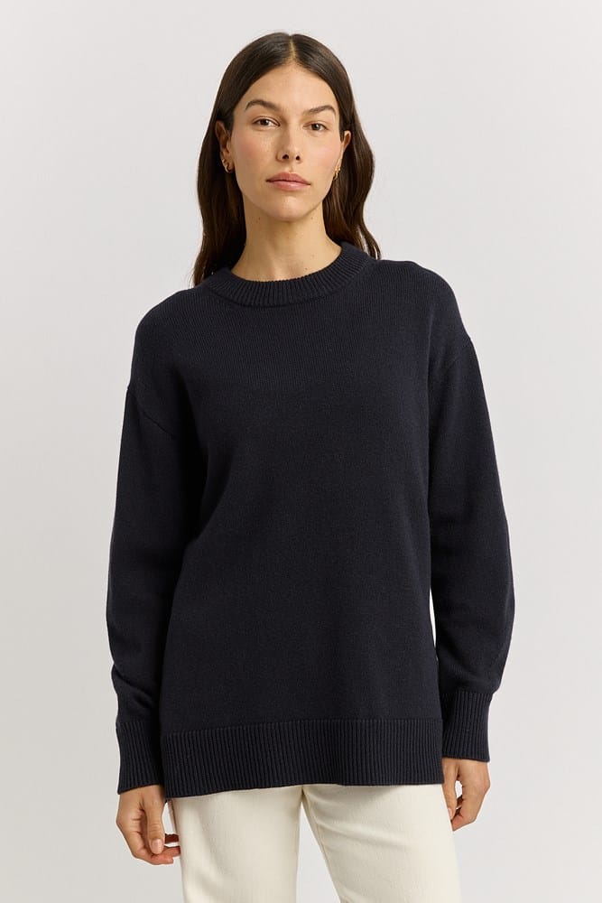 Load image into Gallery viewer, Toorallie Womens Relaxed Longline Crew - French Navy

