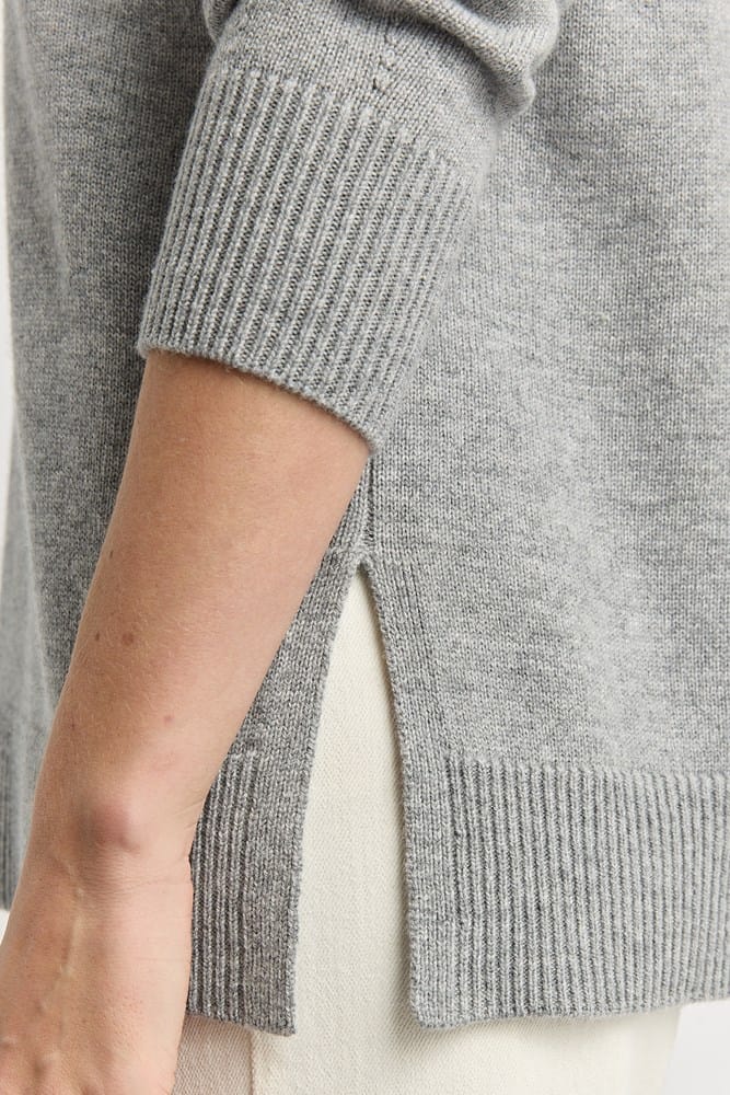 Load image into Gallery viewer, Toorallie Womens Relaxed Longline Crew - Light Ash
