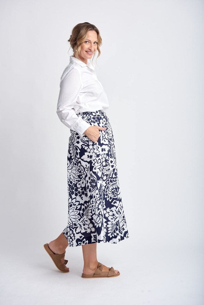 Load image into Gallery viewer, Goondiwindi Cotton Womens Skirt With Button Through Fron
