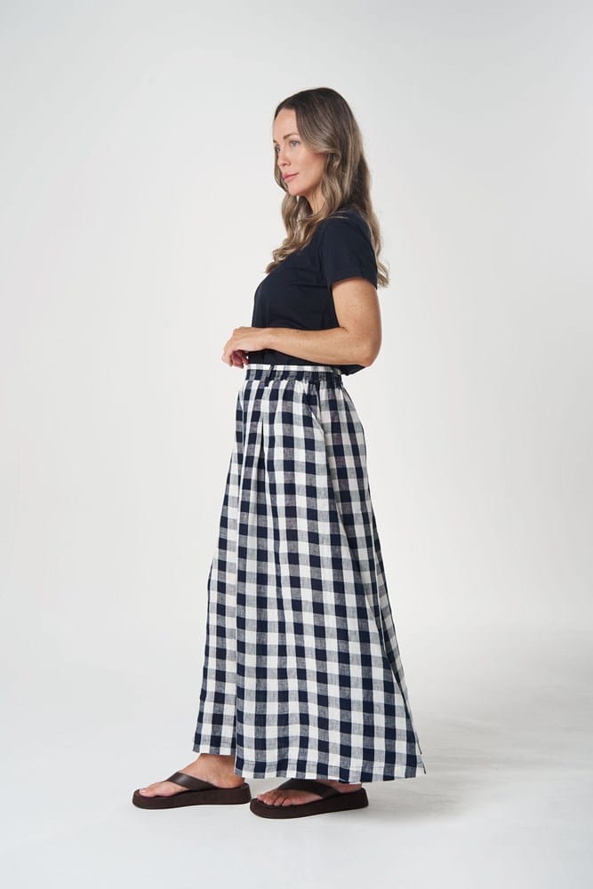 Load image into Gallery viewer, Goondiwindi Cotton Field Linen Maxi Skirt - Dark Navy Check
