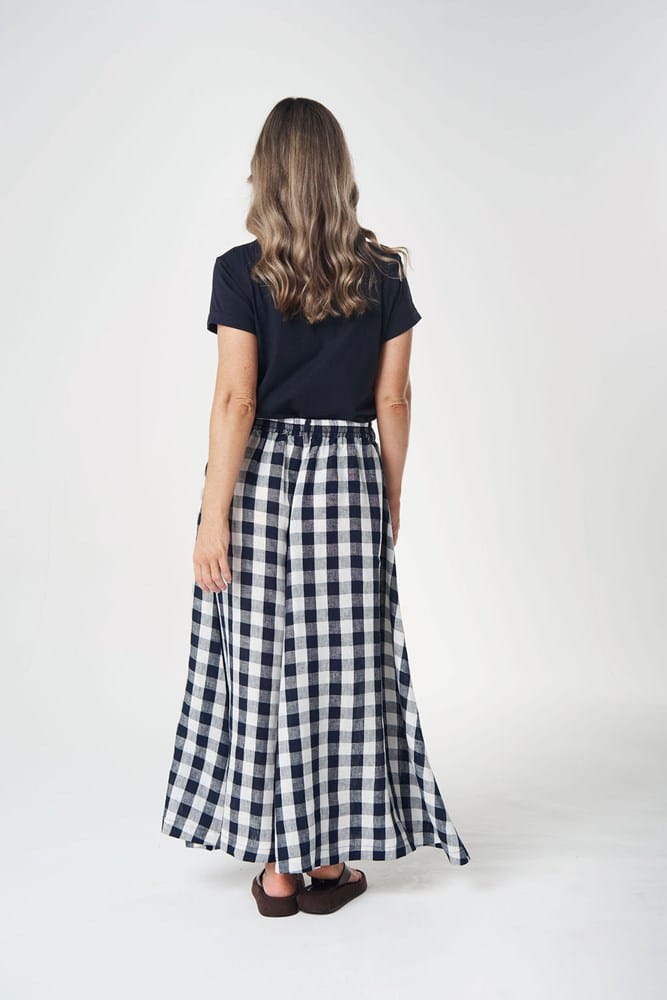 Load image into Gallery viewer, Goondiwindi Cotton Field Linen Maxi Skirt - Dark Navy Check
