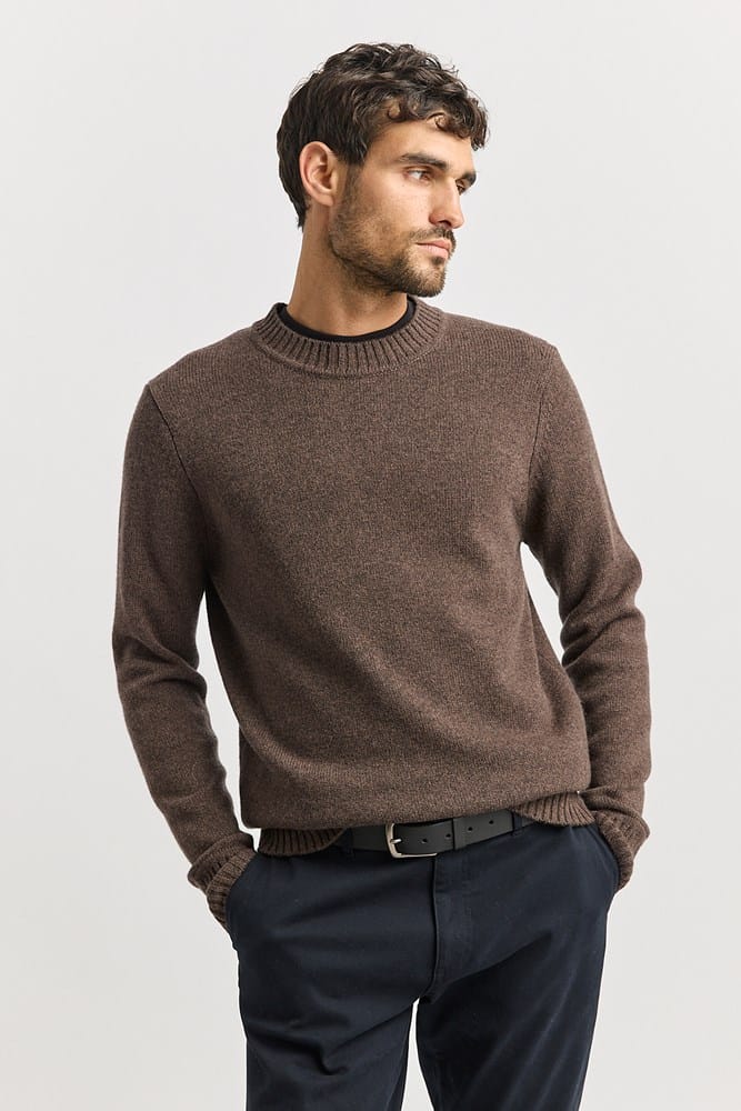 Load image into Gallery viewer, Toorallie Mens Lambswool Crew Jumper - Shiitake
