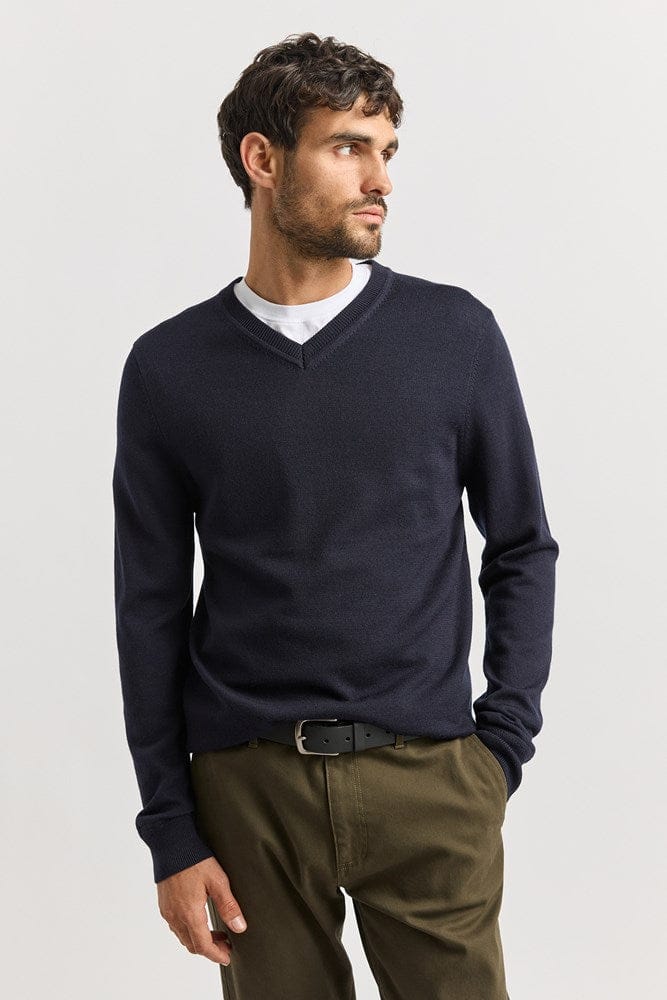 Load image into Gallery viewer, Toorallie Mens Fine V-Neck - French Navy
