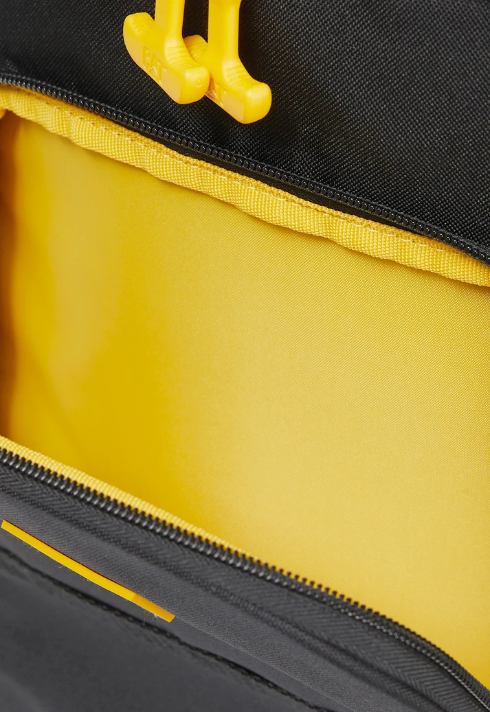 Load image into Gallery viewer, CAT 28 Can Cooler Backpack

