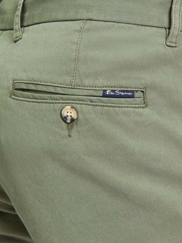 Load image into Gallery viewer, Ben Sherman Mens Signature Chino Shorts in Loden
