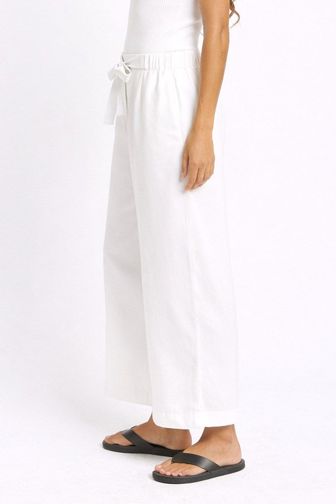 Load image into Gallery viewer, Betty Basics Womens Bella Crop Pants - White
