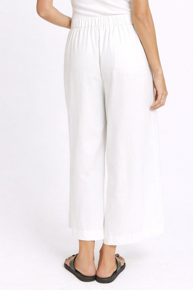 Load image into Gallery viewer, Betty Basics Womens Bella Crop Pants - White
