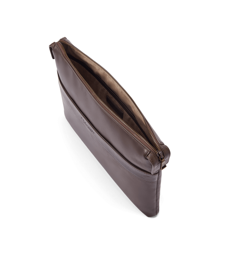 Load image into Gallery viewer, R.M. Williams Farrier Laptop Case - Chestnut
