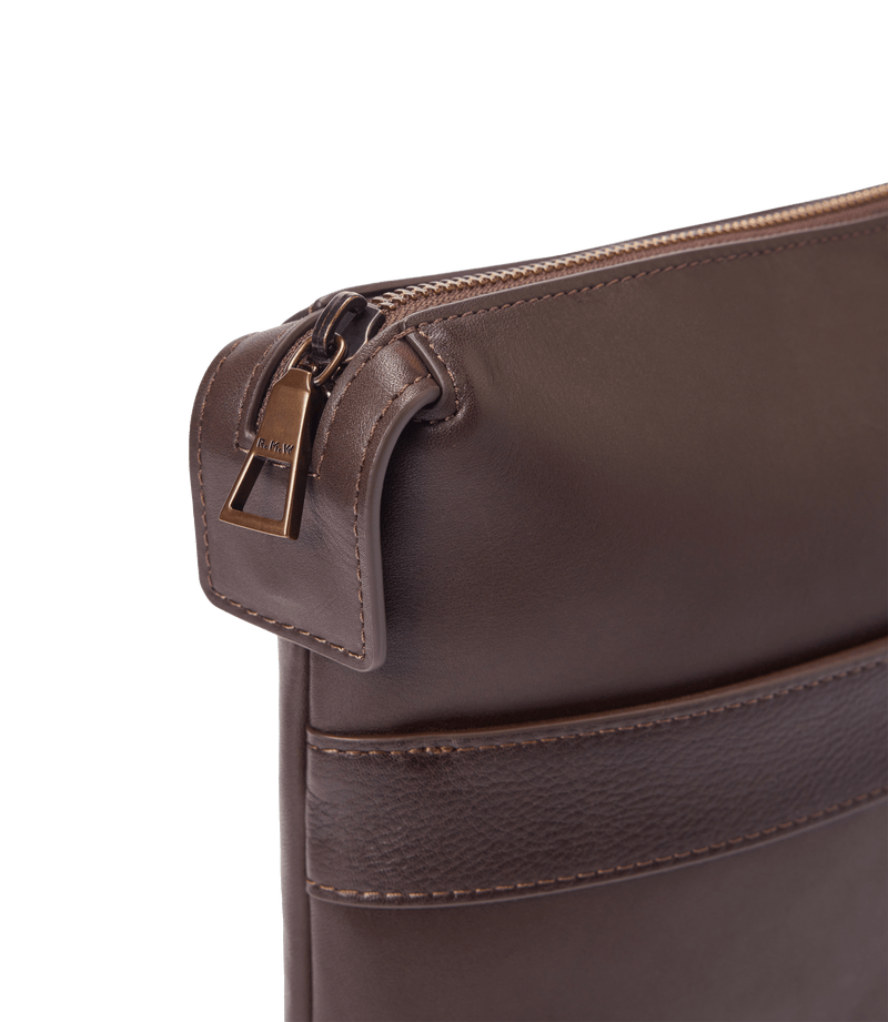 Load image into Gallery viewer, R.M. Williams Farrier Laptop Case - Chestnut
