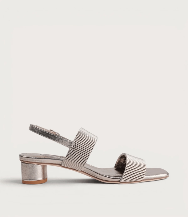 Load image into Gallery viewer, Django &amp; Juliette Womens Hatsee Leather Sandals - Argento
