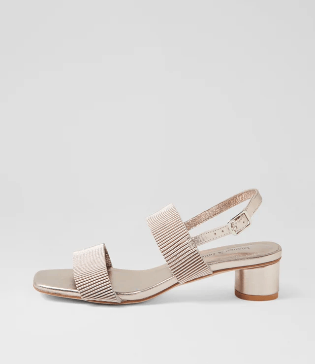 Load image into Gallery viewer, Django &amp; Juliette Womens Hatsee Leather Sandals - Pale Rose Gold
