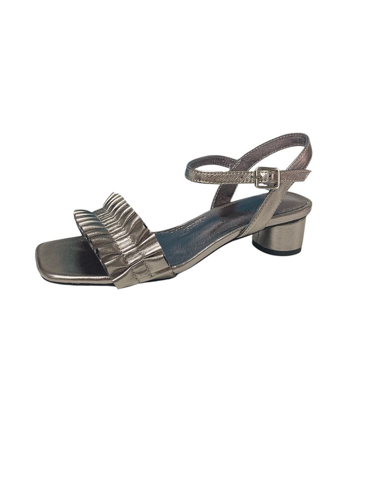 Load image into Gallery viewer, Django &amp; Juliette Womens Holie Heels
