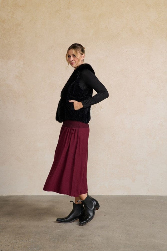 Holmes & Fallon Womens Special Knit Design Faux Fur Vest - Onyx