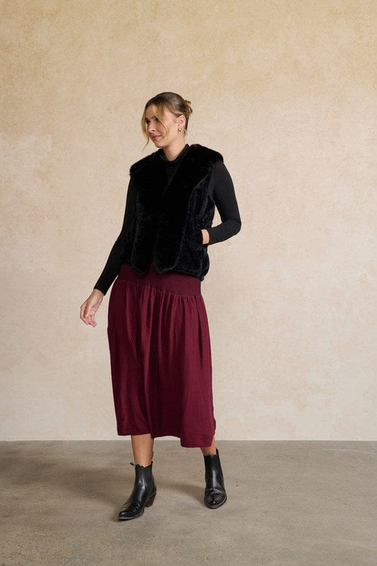 Holmes & Fallon Womens Special Knit Design Faux Fur Vest - Onyx