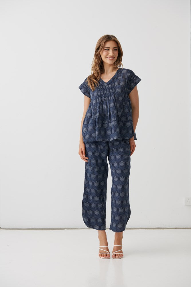 Load image into Gallery viewer, Holmes &amp; Fallon Womens Geo Bud Print Blouse with Hand Smocking
