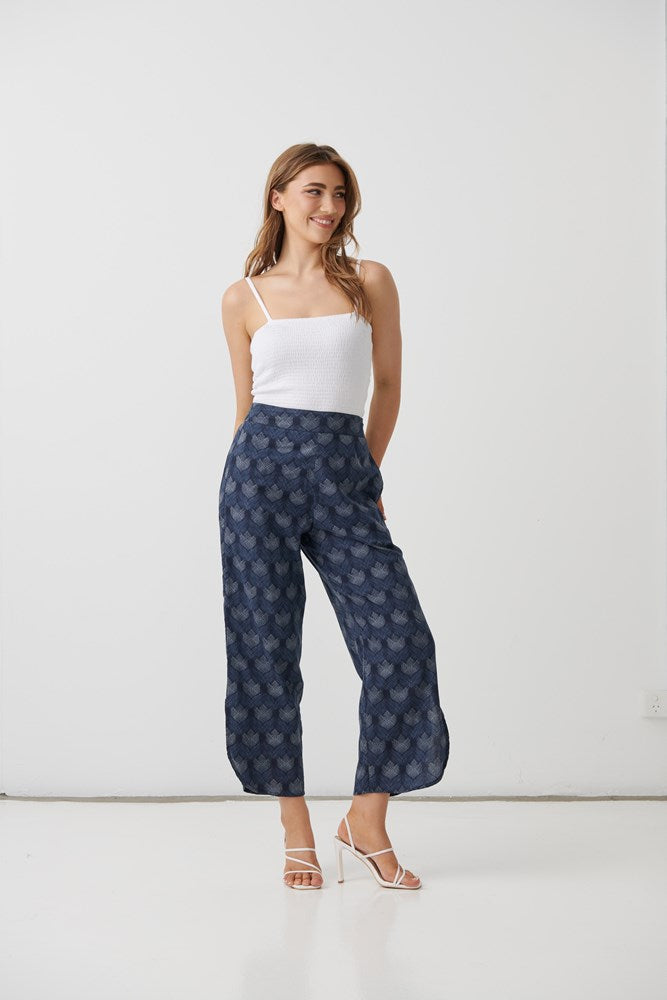 Load image into Gallery viewer, Holmes &amp; Fallon Womens Geo Bud Print Pant with Scoop Split Hem
