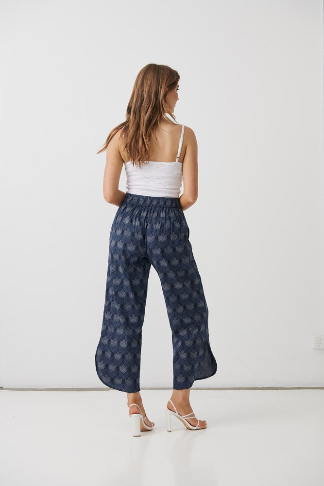 Load image into Gallery viewer, Holmes &amp; Fallon Womens Geo Bud Print Pant with Scoop Split Hem
