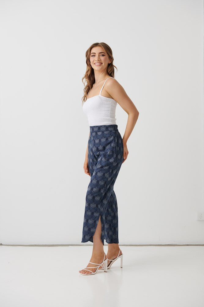 Load image into Gallery viewer, Holmes &amp; Fallon Womens Geo Bud Print Pant with Scoop Split Hem
