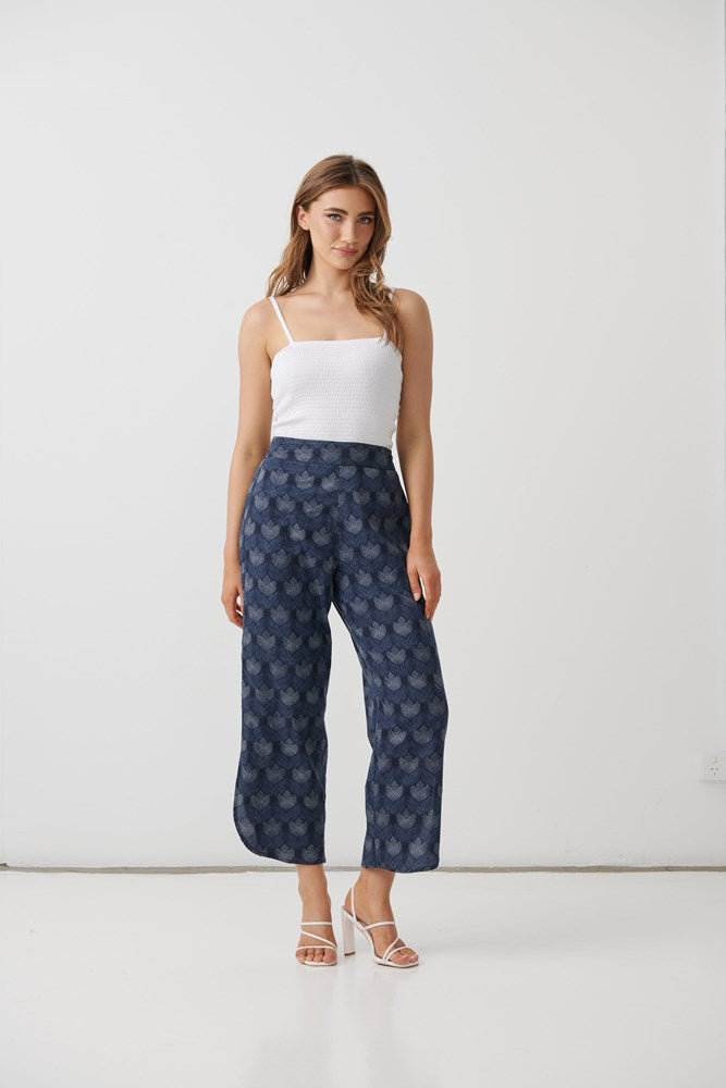 Load image into Gallery viewer, Holmes &amp; Fallon Womens Geo Bud Print Pant with Scoop Split Hem
