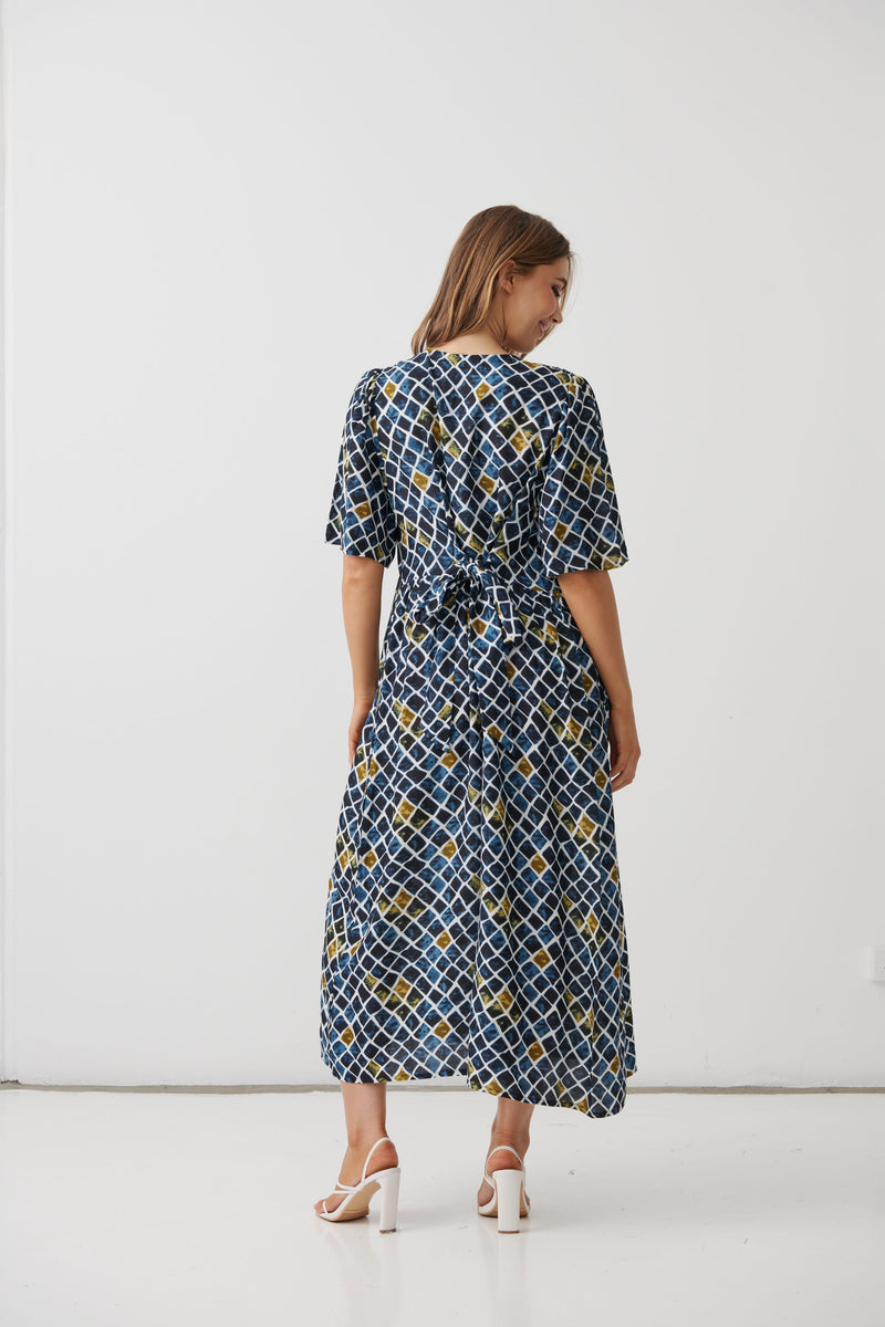 Load image into Gallery viewer, Holmes &amp; Fallon Womens Printed Dress with Diamond Smocking
