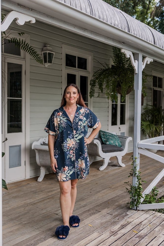 Load image into Gallery viewer, Akoya Signature Recovery Sleep Shirt - Country Bloom
