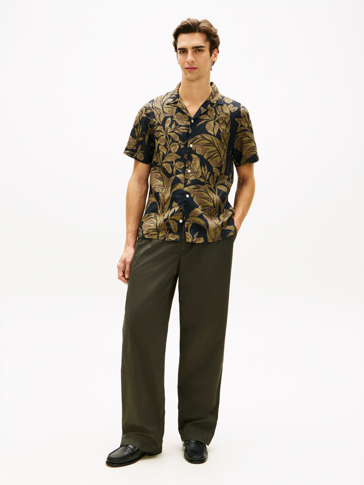 Load image into Gallery viewer, Tommy Hilfiger Mens Regular Fit Floral Print Linen Short Sleeve Shirt
