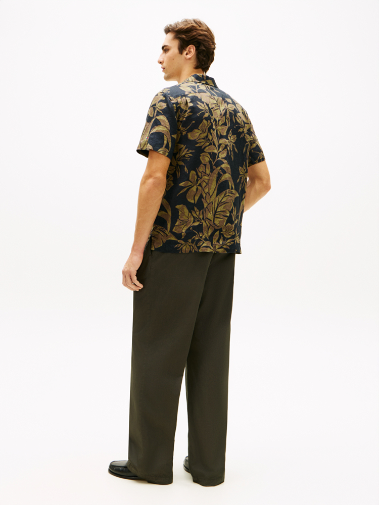 Load image into Gallery viewer, Tommy Hilfiger Mens Regular Fit Floral Print Linen Short Sleeve Shirt
