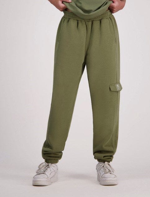 Load image into Gallery viewer, Canterbury Womens Force 30in Trackpant - Deep Lichen Green
