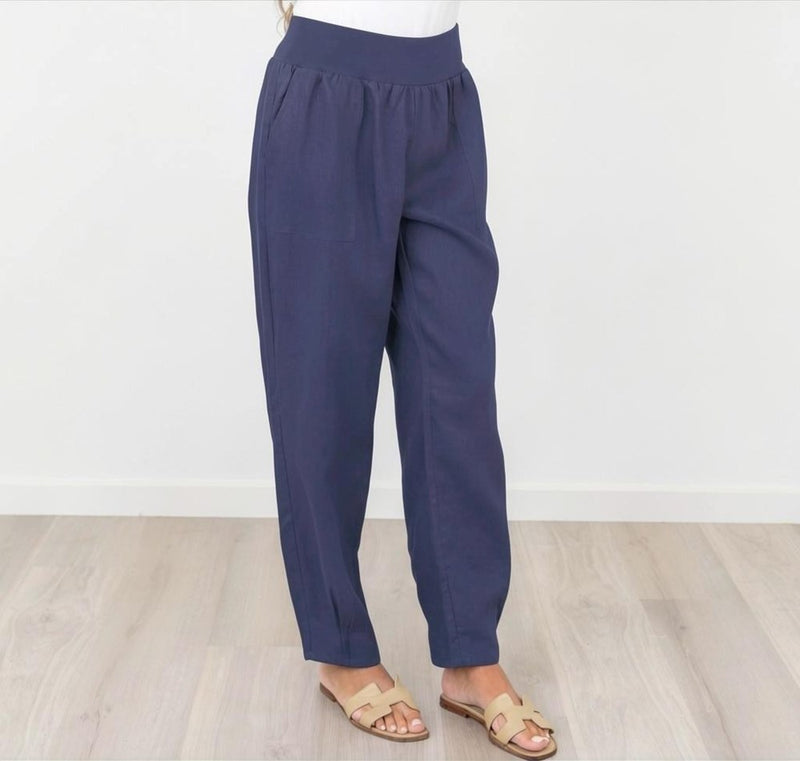 Load image into Gallery viewer, Maglia Womens Lux Lucy Tuck Pant
