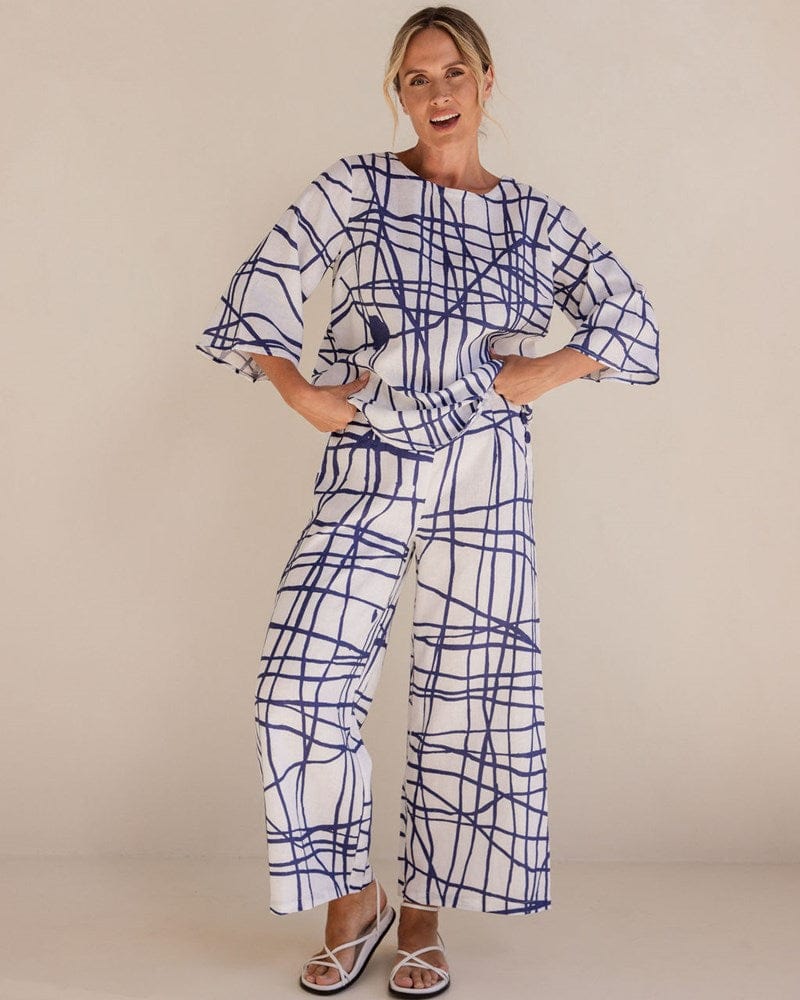 Load image into Gallery viewer, See Saw Womens Linen 3/4 Sleeve Curved Hem Top - Tokyo Streets
