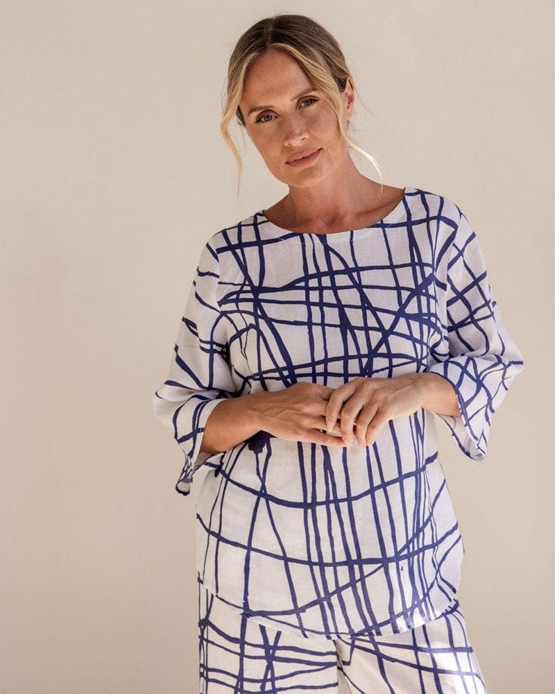 Load image into Gallery viewer, See Saw Womens Linen 3/4 Sleeve Curved Hem Top - Tokyo Streets

