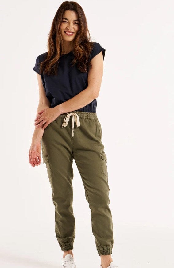 Load image into Gallery viewer, Betty Basics Womens Connecticut Cargo Jean
